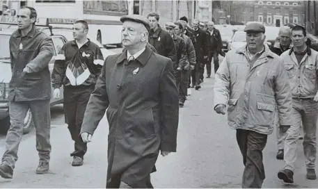  ??  ?? Republican Sinn Féin leaving Denny Street on the Easter Sunday parade to the Republican plot at Rath Cemetry.