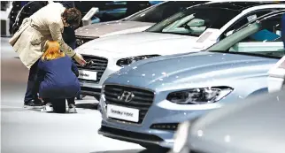  ??  ?? VISITORS look at Hyundai Motor’s sedan Grandeur during the 2017 Seoul Motor Show in Goyang, South Korea, March 31.