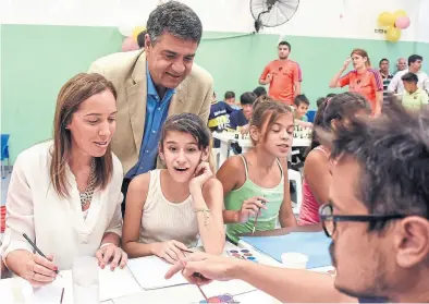  ??  ?? Tras reunirse con el Presidente, Vidal compartió una actividad con Jorge Macri, en Vicente López