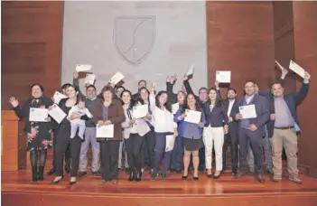  ??  ?? En septiembre pasado se graduó la cuarta generación del diploma, que se imparte una vez al año en el Colegio Nocedal de La Pintana.