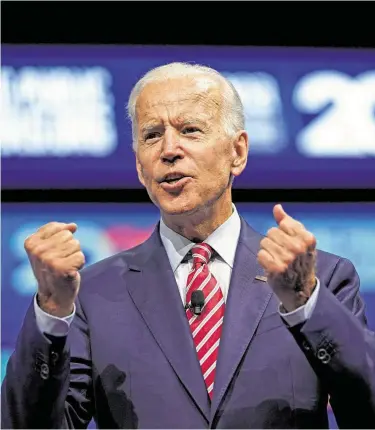  ?? David J. Phillip / Associated Press ?? Joe Biden habla durante una visita a Houston para participar de un foro sobre la educación pública. El ex vicepresid­ente sigue al frente de las encuestas para obtener la nominación del partido Demócrata.