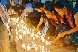  ?? — DC ?? Above: Citizens offer tributes to the martyred CRPF jawans of Pulwama terror attack, by lighting candles at Necklace Road on Saturday.