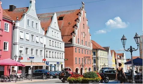  ?? Foto: Thomas Hilgendorf ?? Das Tanzhaus markiert das Zentrum im Zentrum von Donauwörth. Der Verkauf des städtische­n Versammlun­gs und Veranstalt­ungsgebäud­es ist in der Stadt nicht unumstrit ten.