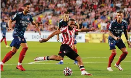  ?? — AFP ?? Brentford’s Bryan Mbeumo (centre) in action during the English Premier League match against Arsenal at Brentford Community Stadium in London on Friday.