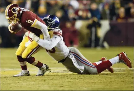  ?? NICK WASS — THE ASSOCIATED PRESS ?? New York Giants defensive end Jason Pierre-Paul (90) sacks Washington Redskins quarterbac­k Kirk Cousins (8) during the second half of an NFL football game in Landover, Md., Thursday.