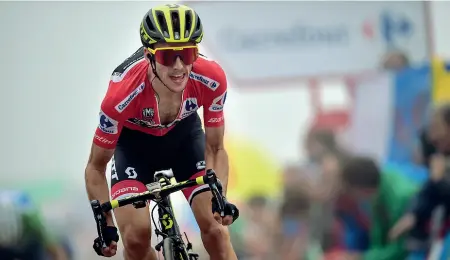  ??  ?? In Spagna Simon Yates trionfator­e dell’ultima Vuelta