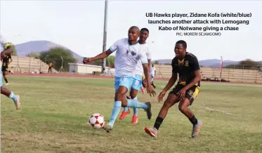  ?? PIC: MORERI SEJAKGOMO ?? UB Hawks player, Zidane Kofa (white/blue) launches another attack with Lemogang Kabo of Notwane giving a chase