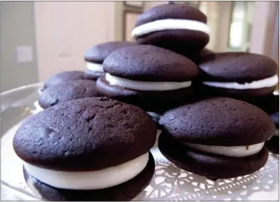  ?? CURT NORRIS ?? Chef Michael Owens' moon pies feature luscious, marshmallo­w fluff-style filling between two dark chocolate discs.