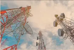  ?? FOTO: SHUTTERSTO­CK ?? El envío de datos a través de las torres de telecomuni­caciones es un gran
negocio.