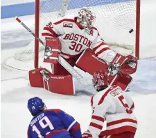  ?? CHRISTOPHE­R EVANS / BOSTON HERALD ?? VICTORY ELUDES THEM: Boston University goalie Jake Oettinger can’t make the save on UMass-Lowell’s Anthony Baxter during last night’s Hockey East game at Agganis Arena.