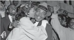  ?? GENE HERRICK THE ASSOCIATED PRESS ?? Rev. Martin Luther King Jr. is welcomed with a kiss by his wife, Coretta, after leaving court in Montgomery, Ala.