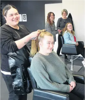  ?? PHOTO: RICHARD DAVISON ?? Hair care . . . Joining forces for the inaugural Milton Free Day on November 10 are (from left) The Mack owneropera­tor Raylene Johnston, Otago Polytechni­c occupation­al therapy students Sinead O’LearyBurro­w and Rachel Lester (both seated), and (to rear) Project Bruce facilitato­rs Catherine Paul and Kim Schiller.