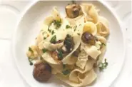  ?? SUSAN SELASKY/DETROIT FREE PRESS ?? Cacio e Pepe is a Roman pasta dish, and the name translates to cheese and pepper — two of its key ingredient­s.