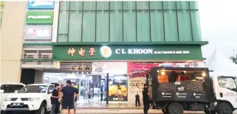  ??  ?? Photo shows CL Khoon Electronic­s Sdn Bhd’s new outlet at Saradise.