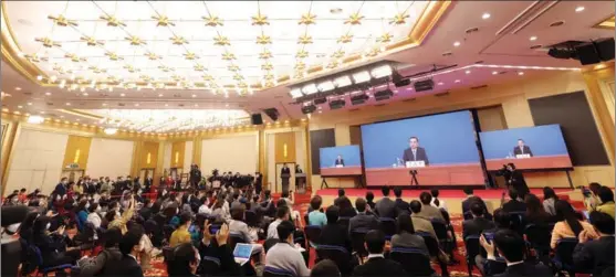  ?? LU YE / XINHUA ?? Premier Li Keqiang answers questions from reporters at the Great Hall of the People during a news conference on March 11 at the branch venue in the Media Center in Beijing.