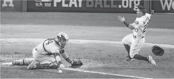  ?? Michael Ciaglo photos / Houston Chronicle ?? Yankees catcher Gary Sanchez, left, was unable to hold on to the ball as the Astros’ Jose Altuve made a mad dash toward the plate in the ninth inning Saturday night.