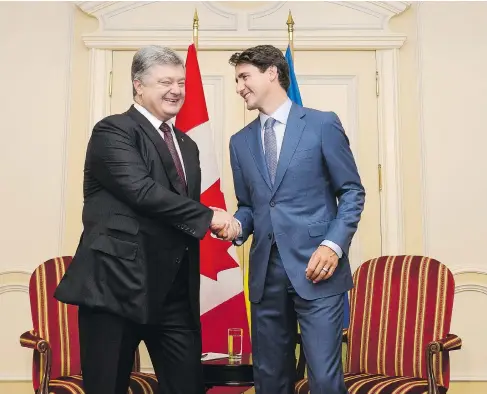  ?? CHRISTOPHE­R KATSAROV / THE CANADIAN PRESS ?? Prime Minister Justin Trudeau meets with Ukrainian President Petro Poroshenko in Toronto on Friday during which arms sales were discussed.