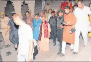  ?? M MUQEED/HT PHOTO ?? ▪ CM Yogi Adityanath walking barefoot during Panchkosi Yatra in Varanasi on Saturday.