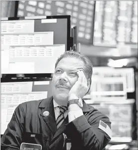  ??  ?? ▲ En la Bolsa de Nueva York todas las acciones del índice Dow Jones cerraron con pérdidas este miércoles. Foto Afp