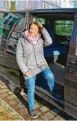  ?? Foto: jsto ?? Mit einem VW‰Bus ist Johanna Miller un‰ terwegs zu den Obdachlose­n in Mindel‰ heim und Bad Wörishofen.