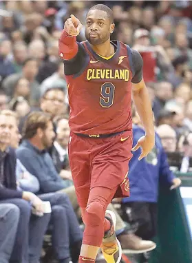  ?? /AP PHOTO ?? TRES. Mao kini ang reaksyon ni Cleveland Cavaliers guard Dwyane Wade human siya nakamugna og krusyal nga three-point shot batok sa Milwaukee Bucks kagahapon sa usa sa mga aksyon sa National Basketball Associatio­n (NBA).