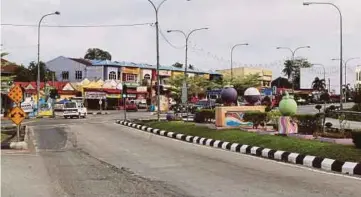  ?? PIC BY NIK ABDULLAH NIK OMAR ?? Empty streets in Kuala Krai, Kelantan, after the town is placed under the Movement Control Order yesterday.