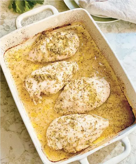  ?? TNS ?? The chicken breast is soaked in a zesty marinade.