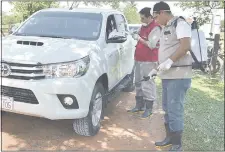  ??  ?? Desde el brote de brucelosis, los vehículos que ingresan a la granja de Veterinari­a UNA reciben desinfecci­ón.