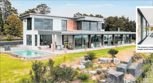  ?? PHOTO / SUPPLIED ?? This sprawling house on Lang's Beach could attract the highest price for a residentia­l property in Northland ever.