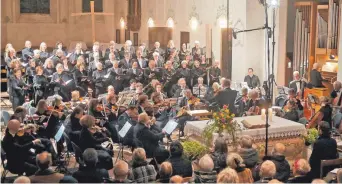  ?? FOTO: CHRISTEL VOITH ?? Der Lindauer Kammerchor führt am Sonntag, 16. Dezember, die „Marienvesp­er“von Monteverdi in der Kirche St. Stephan in Lindau auf.
