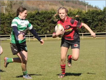  ?? Photo: Yvette O Beirne. ?? Lara Prestage races clear to score a try for Arklow Under-14s.