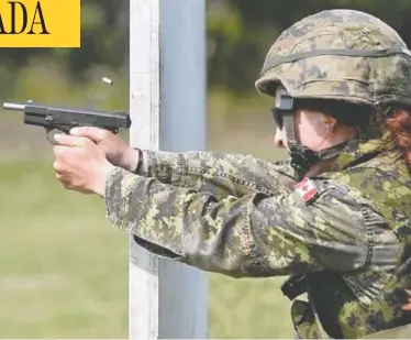  ?? CANADIAN FORCES ?? The Canadian military's standard Browning Hi-Power service pistol, which has been in use in Canada for decades, is being replaced by new Sig Sauer P320s.