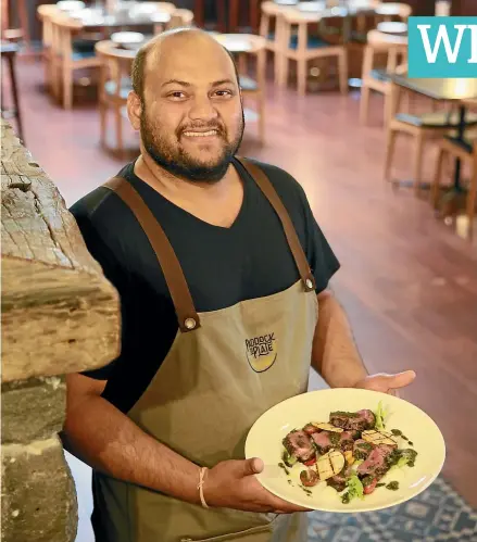  ?? MARK TAYLOR/ STUFF ?? Paddock to Plate head chef Tejas Nikam shows off his sirloin with salsa verde dish.