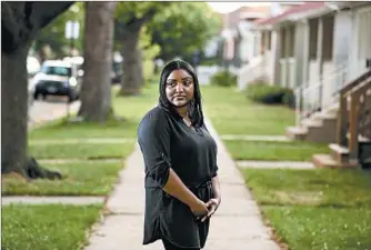  ?? CHRIS SWEDA/CHICAGO TRIBUNE ?? Shana Dorsey says Lakeview Rehabilita­tion and Nursing Center didn’t properly care for her father, Willie Jackson.