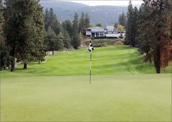  ??  ?? The opening hole at Gallagher’s Canyon in Kelowna, a par-4, 434-yard hole, has been rated the valley's No. 1 golf hole by Okanagan Weekend for many reasons.