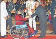  ?? VIPIN KUMAR/HT ?? Wrestler Vinesh Phogat, who injured her leg during a bout at the Rio Olympics, receives the Arjuna Award.