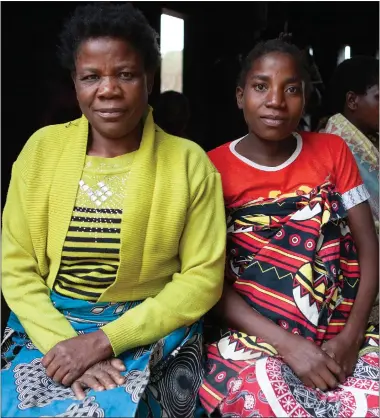  ??  ?? Khisse Luka waits with her pregnant niece at Chikweo Health Centre. Inset: Andrew Walker