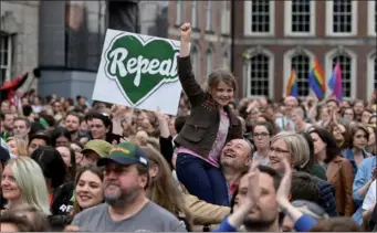  ?? CLODAGH KILCOYNE / REUTERS ?? People celebrate the result of the referendum on liberalizi­ng the abortion law, in Dublin, Ireland, on Saturday.