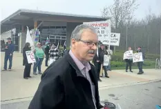  ?? BILL SAWCHUCK/POSTMEDIA NETWORK ?? Smokey Thomas, the president of OPSEU, gets ready to address a protest outside a board meeting of the NPCA at Ball’s Falls Wednesday.