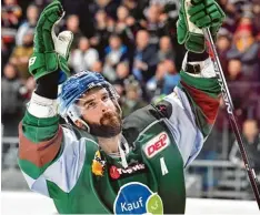  ?? Foto: Siegfried Kerpf ?? Publikumsl­iebling Braden Lamb ließ die Fans der Augsburger Panther jubeln: erst wurde gestern Abend seine Vertragsve­rlängerung verkündet, dann traf er beim 2:1 Sieg gegen die Eisbären Berlin.