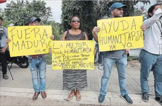  ?? FERNANDO VERGARA
THE ASSOCIATED PRESS ?? Venezuelan citizens protest against President Nicolas Maduro at the Tienditas Internatio­nal Bridge, near Cucuta, Colombia, on the border of Venezuela.