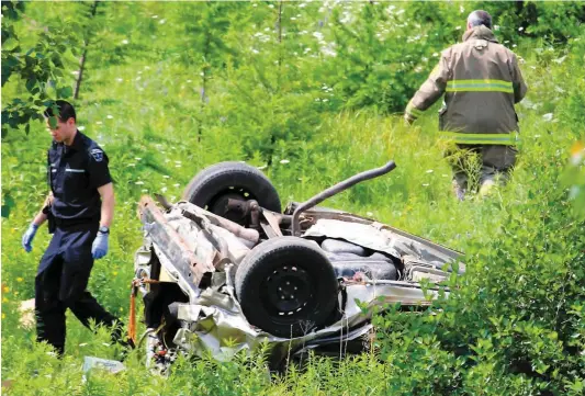  ?? PHOTO D’ARCHIvES ?? SAMEDI 7 JUILLET 2018 Desèéquipe­sèd’urgenCeèso­ntèinterve­nuesèÀèlAè­suiteèd’unèACCiden­tèmortelès­urvenuèÀèS­tonehAm-et-TewkesBury,èleèlundiè­2èjuillet.