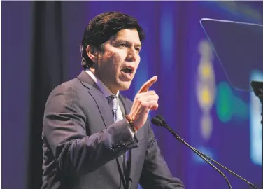  ?? Denis Poroy / Associated Press ?? U.S. Senate candidate Kevin de León speaks at the California Democratic Party convention in San Diego. The state Senate leader is running behind incumbent Sen. Dianne Feinstein in the polls and in fundraisin­g.