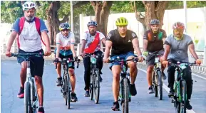  ?? ?? Members of Cycling Yogis with Managing Director of Tamil Nadu Tourism Developmen­t Corporatio­n, Sandeep Nanduri