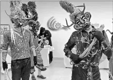  ?? Andrea medina/el comercio ?? • Un grupo de danzantes de Píllaro mostró ayer una coreografí­a de la Diablada en el Ministerio de Turismo.