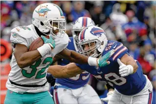  ?? ADRIAN KRAUS / ASSOCIATED PRESS ?? Over the past three weeks, Miami RB Kenyan Drake is second in the NFL in yards rushing with 312, just behind his friend Todd Gurley of the Rams, with 322 yards.