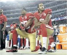  ?? THE ASSOCIATED PRESS FILES ?? San Francisco’s Eric Reid, left, and quarterbac­k Colin Kaepernick kneel during the national anthem in this September 2016 file photo.