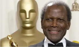  ?? Photograph: Doug Mills/AP ?? Sidney Poitier with his honorary Oscar in 2002.