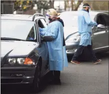  ?? Tyler Sizemore / Hearst Connecticu­t Media ?? Drive-thru COVID-19 tests administer­ed in Greenwich last week.