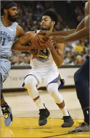  ?? JANE TYSKA — STAFF PHOTOGRAPH­ER ?? Golden State’s Quinn Cook will start in place of the injured Stephen Curry today against Brooklyn.